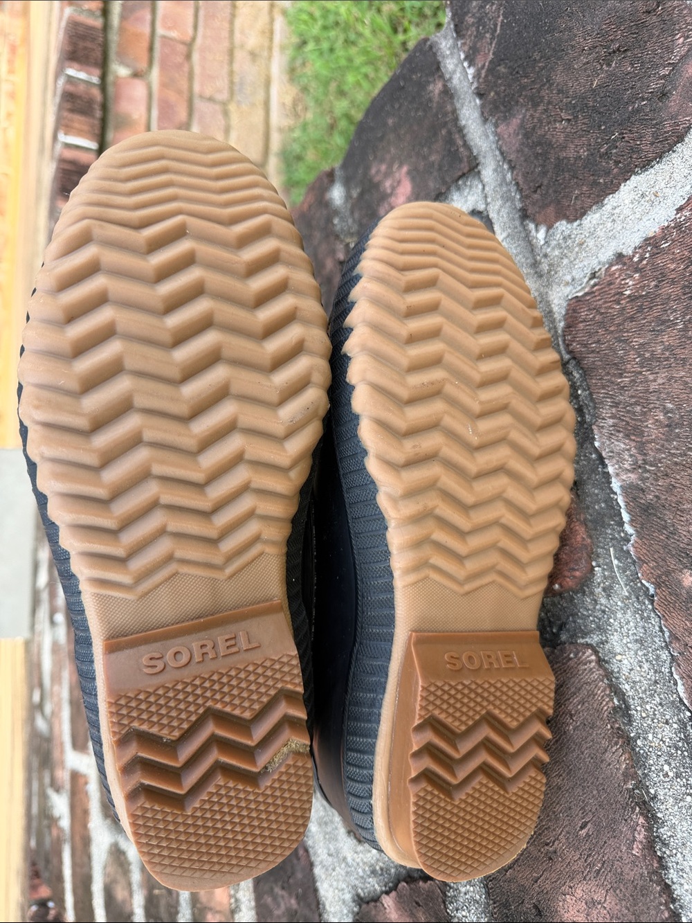 Sorel Tan and Black Lace-Up Duck Boots size 7 - Picture 6 of 11